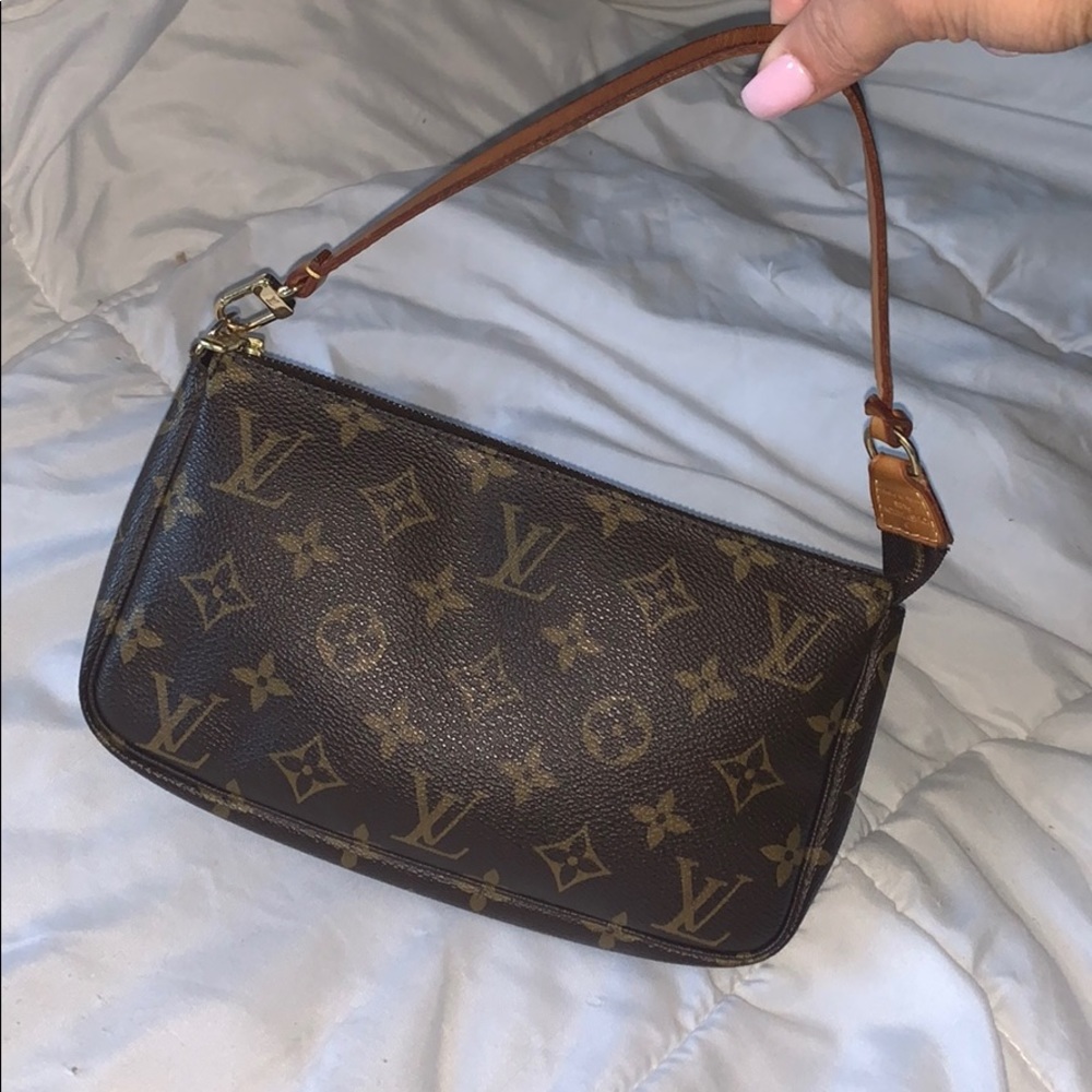 Louis Vuitton Pouchette